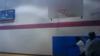 egutta tv (O dunks in jeans)