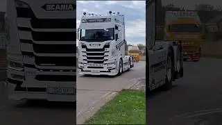 SCANIA 770s V8 Truckfest Peterborough leave sounds of engines and horns 