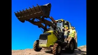 Трактор сломался, акула перегрызла провода.