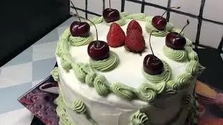 Фисташковый торт с вишней