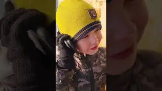 Даня заводит свой питбайк 