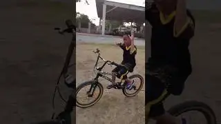 Si bocil banyak gaya #shortvideo #narifchanel #subscribe #bmx #shorts #short #sepedabmx