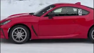 Toyota GR86 na sněhu