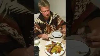 Пробую жареную альпаку в Перу