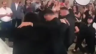 Джони исполнил