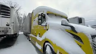 Зима .Сдутые колеса. Полицейский парад в Коннектикуте