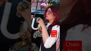 Twinkle Khanna faces slight trouble with her chain. #shorts