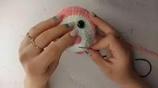 Вышиваем полосочку под носом. Амигуруми. Вязание крючком. Вяжем игрушки плюшевой пряжей.