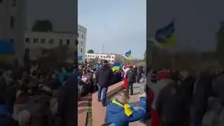 Проукраинский митинг в городе Славутич. Народ массово выступил против российских оккупантов.