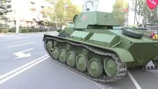 По Мелитополю проехал танк-памятник с Братского кладбища