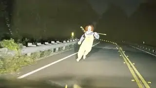 10 creepy clowns caught in cameras