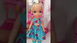 Annie Dresses up Elsie 👗🎀👠 #dolls #YouTubeChamps 🔥 #dressup