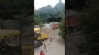 В Ялте идёт ремонт дорог.