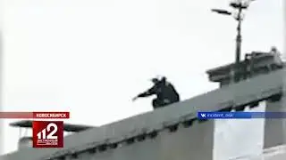 голая девушка устроила перформанс на карнизе дома