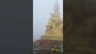 2023/6/21 天候不佳的四川峨眉山金頂