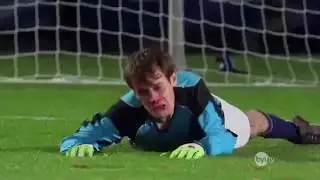 И смех и грех. Вратарь тащит))