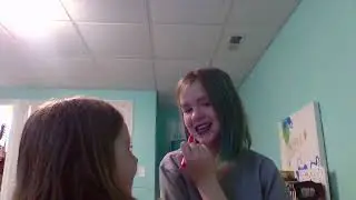 Addy is doing my make up