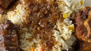 Oxtails in brown sauce, vegetable rice,homemade juice (pineapple,honeydew melon,apple)