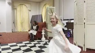 Алиса в Зазеркалье