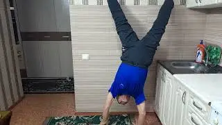 Стойка на руках в 72+.