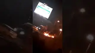 Pacos incendiando barricadas