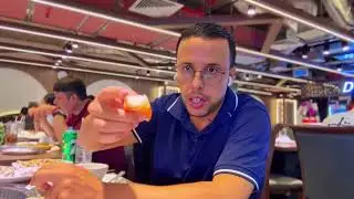 الاحتفال 🎉 بعيد الميلاد في مطعم خاص بالاكلات البحرية. الى فيك الحساسية متاكلش هدشي.🦐🍤