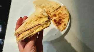 Topli doručak u tortilji | Breakfast Quesadilla