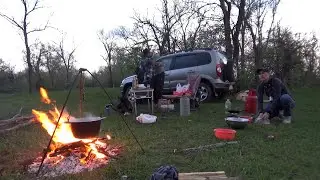 РЫБАЛКА С НОЧЁВКОЙ. Все-таки я его поймала! Уха, костер, Сазан