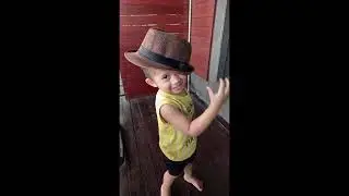 Faizal Tahir - Santai (Cover by Aariz Syazril)🎶🤣 #cutebaby #singing #2yearsold