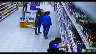 Случай в супермаркете. Упали стелажи.