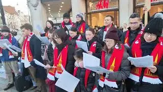 Carols by 'All Souls' Church to London Shoppers