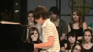 13-летний мальчик круто исполнил песню Lady Gaga -- Paparazzi.flv