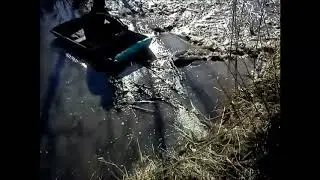 Мигуля жжот  на лодке через бобрячии платины