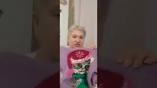 связала кофточку с новогодним котиком.