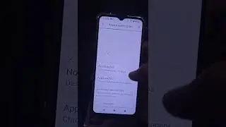 celular com vírus na tela