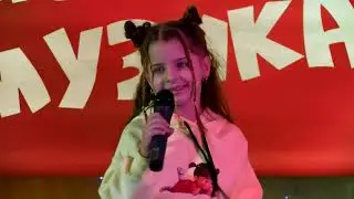 Ангеліна Погрібна - "Найки"