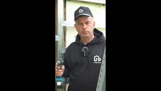 Как монтировать наружный угол для сайдинга? Смотрите в ролике