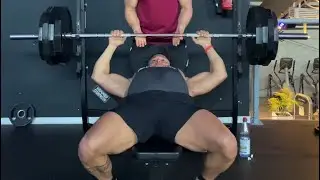 200kgs/440lbs benchpress