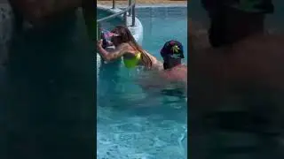 Снял трусы при людях 