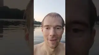 Купаюсь в нижнем царицынском пруду. Записал видео ровно год спустя.