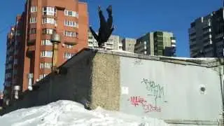 Прыжок с Гаража - 4 метра - ракурс снизу, спереди