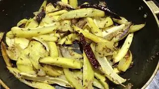 Kache Aam se Bnaye Khatti Meethi Aam ki Launji - Raw Mango Jaggery Chutney