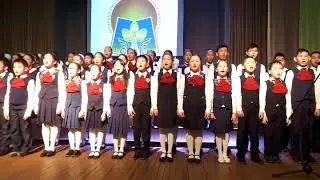 Поет хор ЯГНГ! Гимназия Өрөгөйүн ырыата (Гимн гимназии)!