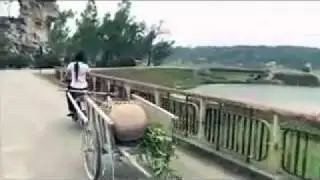 Video Chuyện Tình Buồn                     Clip Chuyện Tình Buồn                     Video Zing