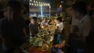 Trung Ruồi Tại Quán Bia Vỉa Hè