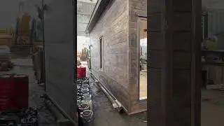 Вывозим из цеха домик.