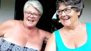 Smoken hot sexy granny with Selfie Elfie