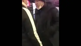 Двоечка в бороду )))В одном из ТЦ Москвы бумер решил сцепиться в суету с зумером.  Вот что ...