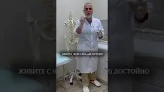 врач очень красиво читает Коран