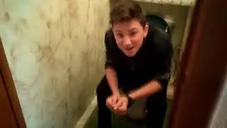 Скетч . Мешаем срать другу